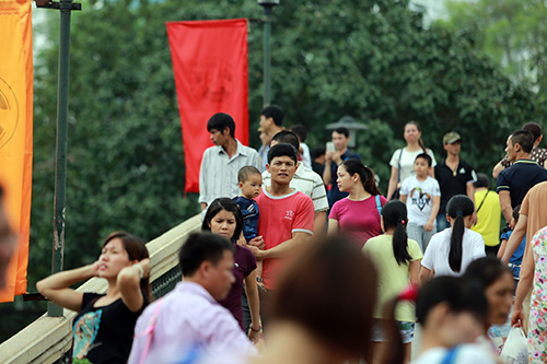 Công viên Thủ Lệ quot;nêmquot; chặt người ngày nghỉ lễ - 2