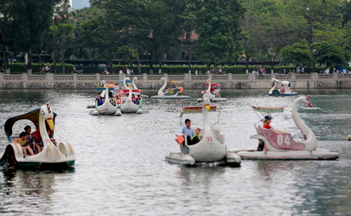 Công viên Thủ Lệ quot;nêmquot; chặt người ngày nghỉ lễ - 7