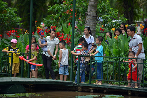 Công viên Thủ Lệ quot;nêmquot; chặt người ngày nghỉ lễ - 10