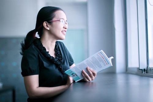 Dịch giả Uông Xuân Vy: Bỏ Singapore về Việt Nam làm giám đốc - 5