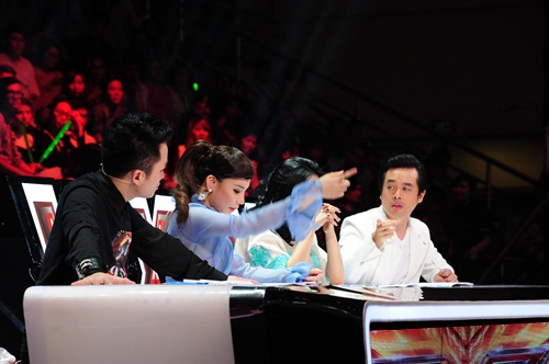 Chàng trai mặc váy khiến giám khảo X-Factor phấn khích tột độ - 3