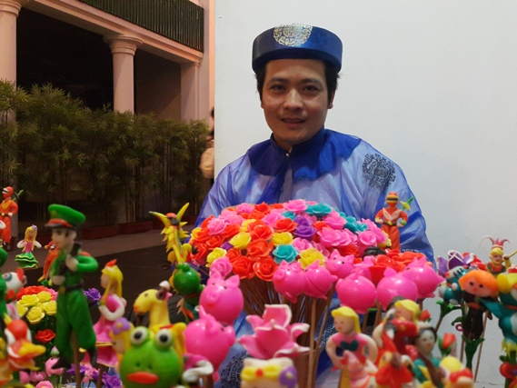 Chuyện lạ: Ngày lễ, tết người dân rời làng đi tứ xứ - 1