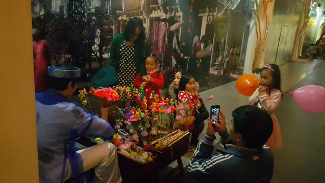 Chuyện lạ: Ngày lễ, tết người dân rời làng đi tứ xứ - 3