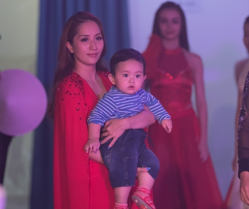 Con trai Khánh Thi - Phan Hiển khiến bố mẹ bị quot;lép vếquot; - 8