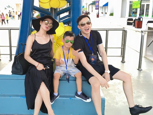 Quý tử nhà Lệ Quyên quấn mẹ khi đi du lịch Phú Quốc - 6