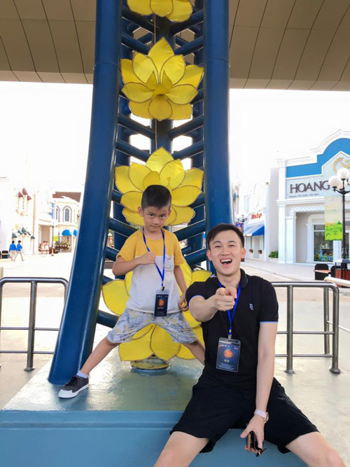 Quý tử nhà Lệ Quyên quấn mẹ khi đi du lịch Phú Quốc - 7