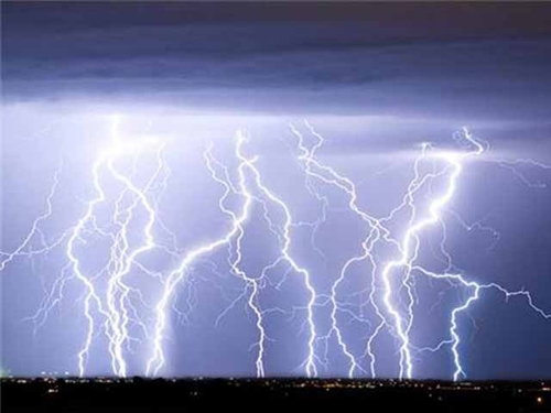 Đi làm đồng, 2 anh em ruột bị sét đánh thương vong - 1