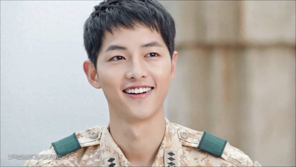 Bao trọn khách sạn vì muốn gặp quot;Đại úyquot; Song Joong Ki - 1