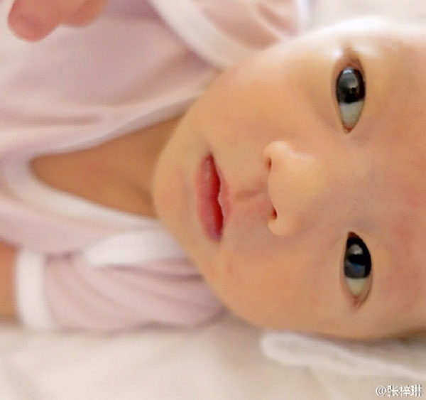 Con gái HH Trương Tử Lâm đáng yêu như thiên thần - 2