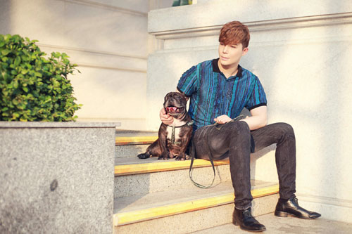 Nathan Lee rạng ngời khi dắt cún cưng đi dạo phố - 7