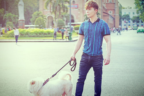 Nathan Lee rạng ngời khi dắt cún cưng đi dạo phố - 10