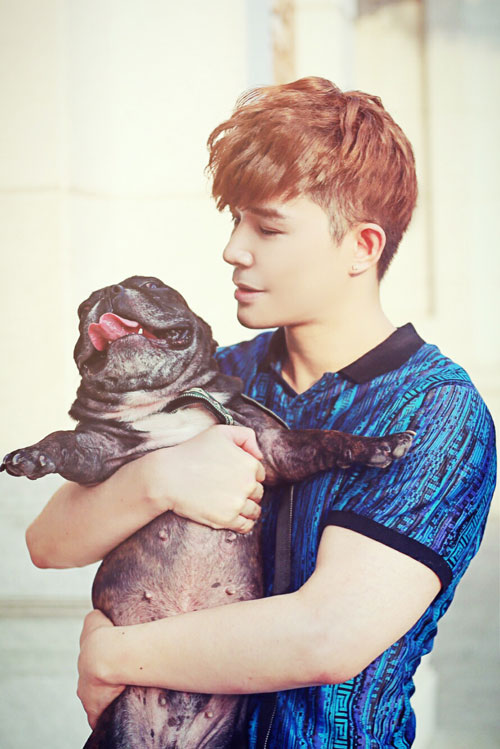 Nathan Lee rạng ngời khi dắt cún cưng đi dạo phố - 5