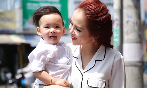 Sự thật việc HH Diễm Hương sinh con lần 2 - 2