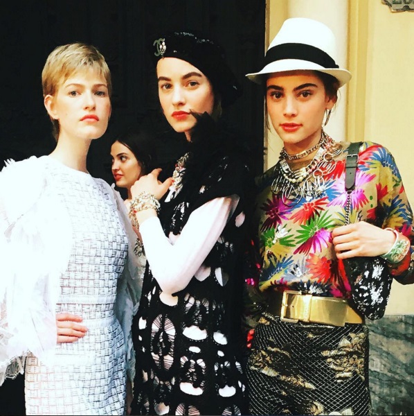 Sao Việt đua nhau quot;ăn gian tuổiquot; với mũ cói - 8