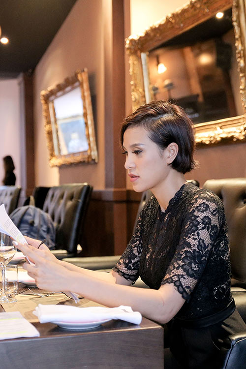 Phương Mai làm MC cho kênh truyền hình quốc tế sau sự cố quot;hở bạoquot; - 6