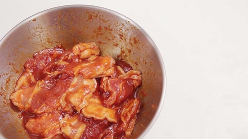 Hấp dẫn với thịt ba chỉ nướng chảo cuộn xà lách kiểu Hàn - 3