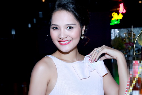 HH Hương Giang khoe bụng bầu 7 tháng tại sự kiện - 7
