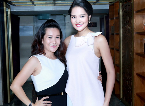 HH Hương Giang khoe bụng bầu 7 tháng tại sự kiện - 10