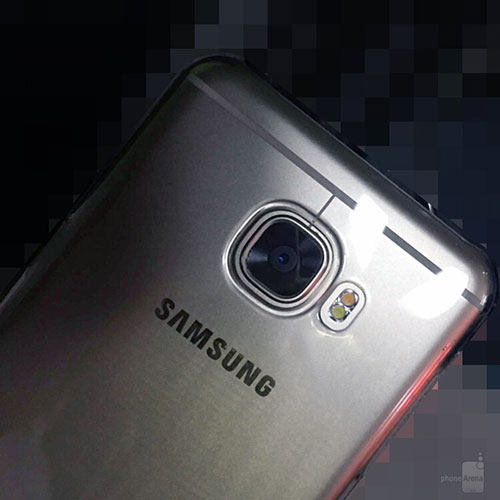 Samsung Galaxy C5 kim loại lộ “ảnh nóng”, rất giống HTC 10, giá rẻ hơn - 1