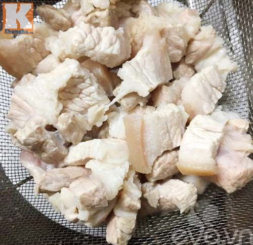 Thịt, tôm nõn rim mắm tép đậm đà ngon cơm - 3