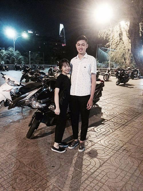 Chuyện tình quot;ngọt như đườngquot; của cặp đôi 1m85 – 1m49 - 5