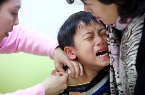 Hàn Quốc: Bỏ tiền triệu tiêm thuốc thông minh cho con - 1