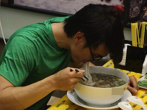 Thành viên Cuộc Đua Kỳ Thú đồng loạt buồn nôn sau khi ăn phở - 14