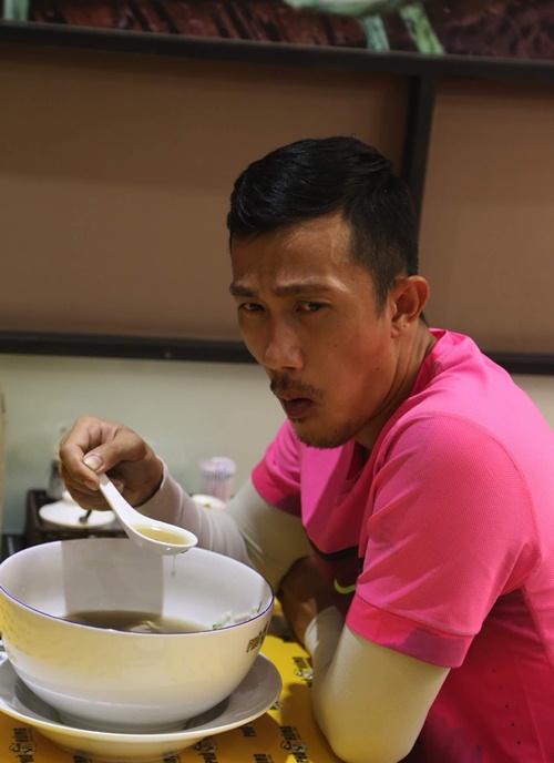 Thành viên Cuộc Đua Kỳ Thú đồng loạt buồn nôn sau khi ăn phở - 16