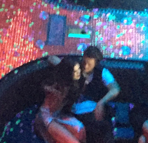 Có Katy Perry, Orlando vẫn quấn quýt bên Selena trong bar - 2