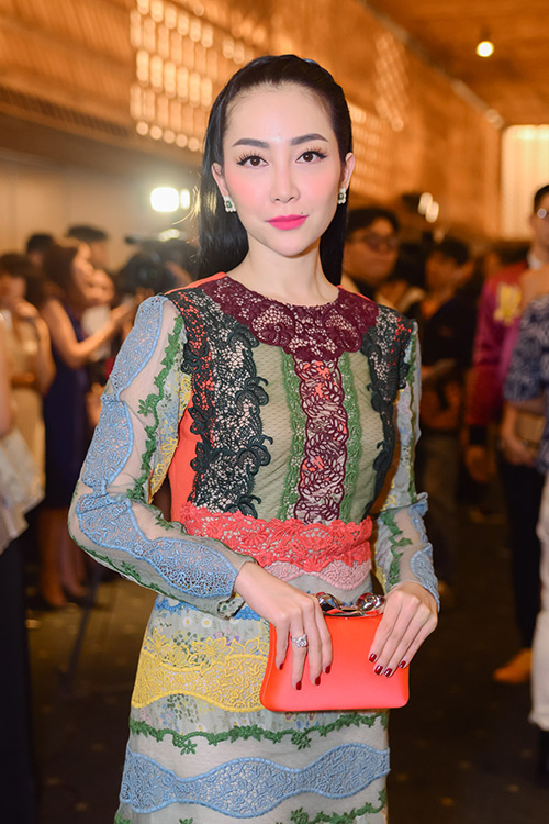 Phạm Hương, Hà Hồ, Ngọc Trinh quot;đại chiếnquot; trên thảm đỏ - 9