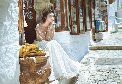 Kim Tuyến diện váy cưới, mơ màng giữa ngôi làng cổ Ý - 7