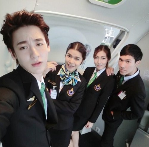 Vẻ đẹp không góc chết của mỹ nam bị nhầm là tiếp viên Vietnam Airlines - 2