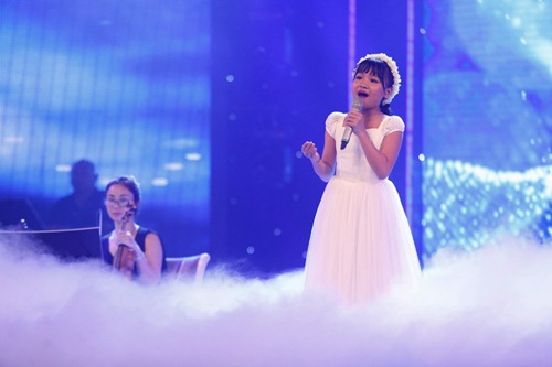 Huy Tuấn hài hước đá mông cậu bé Quán quân Got Talent - 12