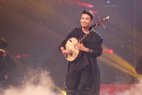 Huy Tuấn hài hước đá mông cậu bé Quán quân Got Talent - 10