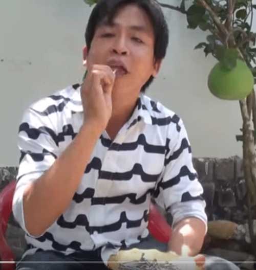 “Dị nhân” 30 năm ăn đinh nhọn để... tăng cường sức khỏe - 1