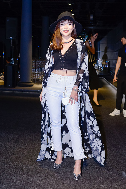 Hồng Nhung đưa cặp song sinh lên sàn diễn thời trang VDFW - 10