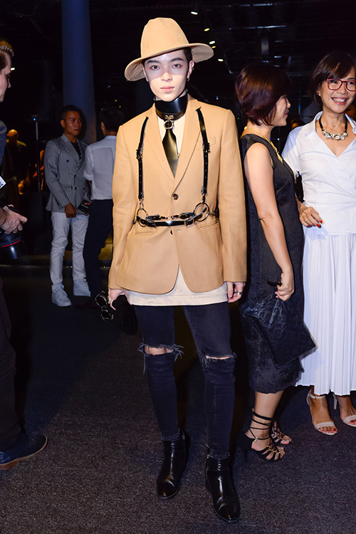 Hồng Nhung đưa cặp song sinh lên sàn diễn thời trang VDFW - 19