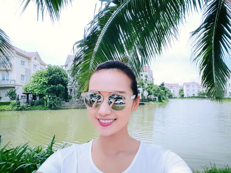Lã Thanh Huyền hào hứng khoe biệt thự sang có vườn, cạnh sông - 2