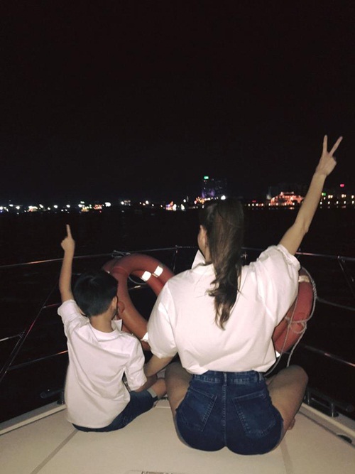 Phớt lờ mọi ồn ào, Hà Hồ #039;quậy#039; cùng Subeo trên du thuyền - 2