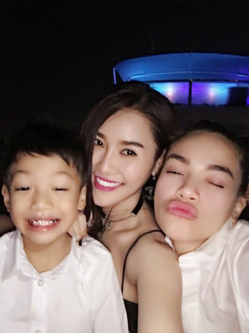 Phớt lờ mọi ồn ào, Hà Hồ #039;quậy#039; cùng Subeo trên du thuyền - 3