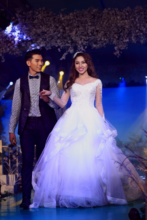 Quỳnh Thư mặc váy cưới thon gọn bên Ngọc Tình - 6