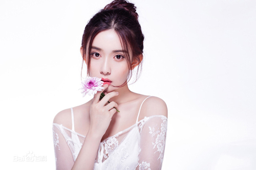 Sẽ là hối tiếc nếu trong đời chưa một lần để tóc mái xoăn! - 18