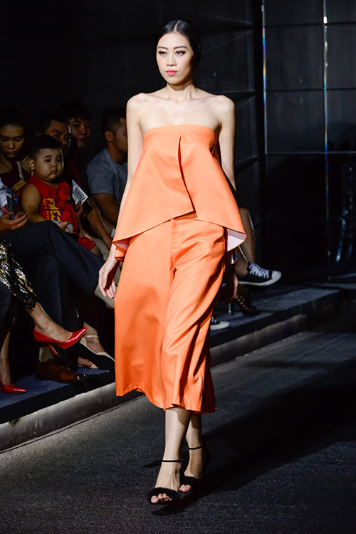 Vóc dáng một con, HH Diễm Hương vẫn tự tin catwalk - 13