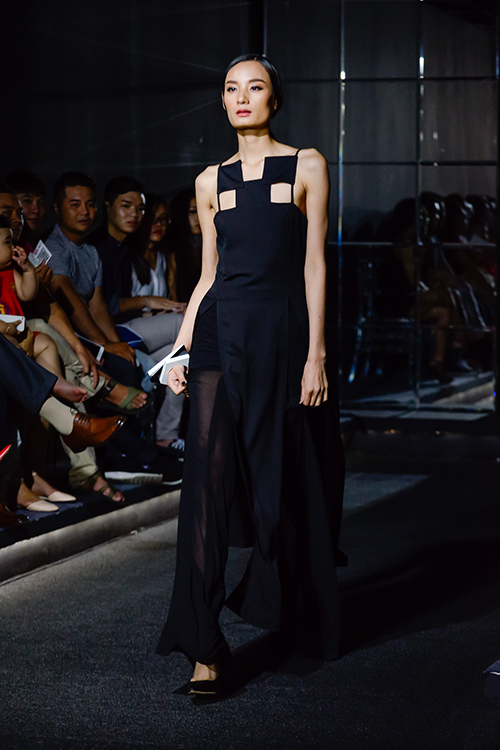 Vóc dáng một con, HH Diễm Hương vẫn tự tin catwalk - 16