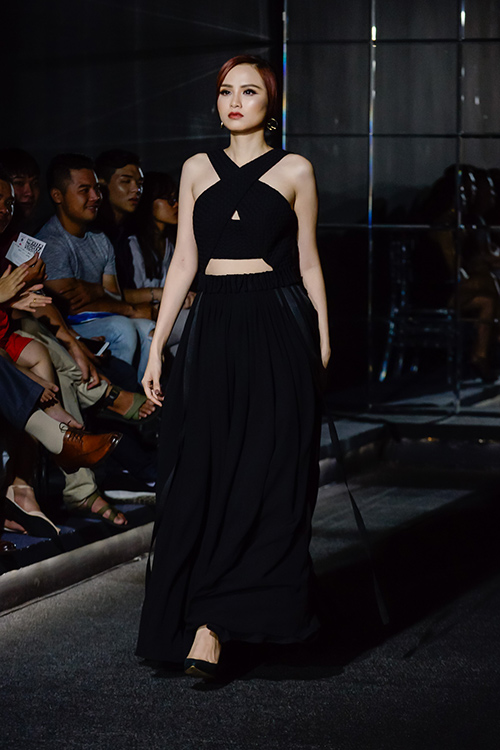 Vóc dáng một con, HH Diễm Hương vẫn tự tin catwalk - 18