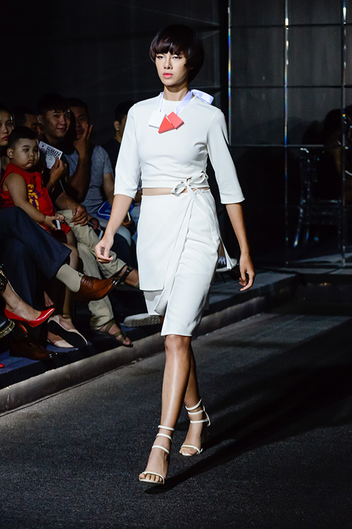 Vóc dáng một con, HH Diễm Hương vẫn tự tin catwalk - 3