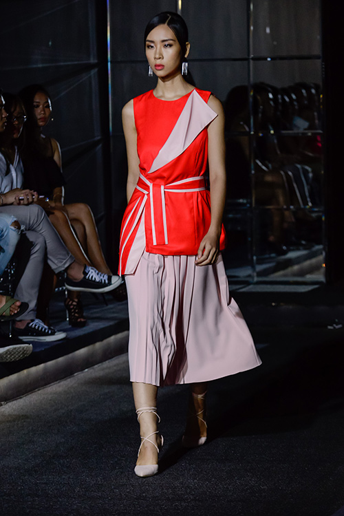 Vóc dáng một con, HH Diễm Hương vẫn tự tin catwalk - 5