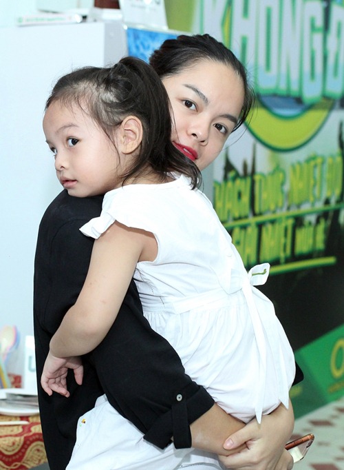 Con gái Phạm Quỳnh Anh ra Nha Trang cổ vũ mẹ - 4