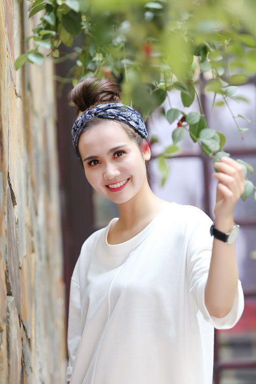 Huyền Lizzie tái xuất sau sinh, đến mừng MC Bạch Lan Phương - 1