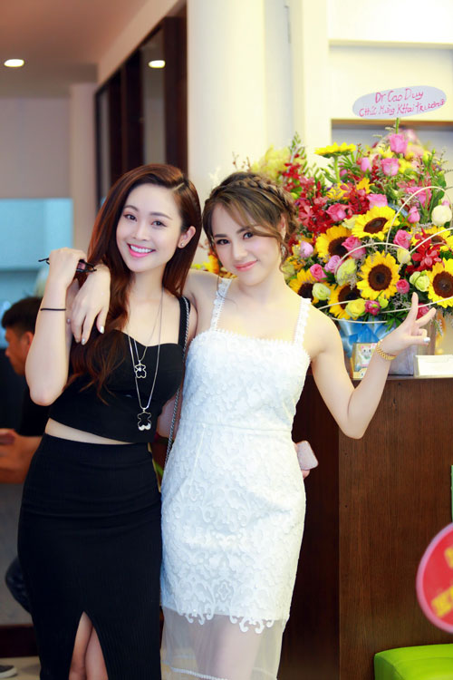 Huyền Lizzie tái xuất sau sinh, đến mừng MC Bạch Lan Phương - 9